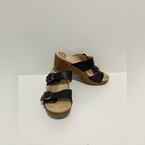 Black Dansko Sophie full grain leather sandal with rocker bottom size 40 or 9.5